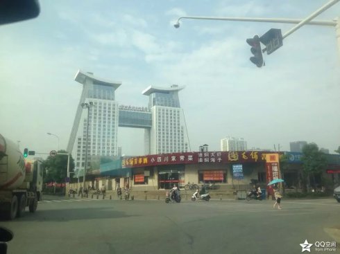 001EFHzpgy6Ubtj0UYbc3&690