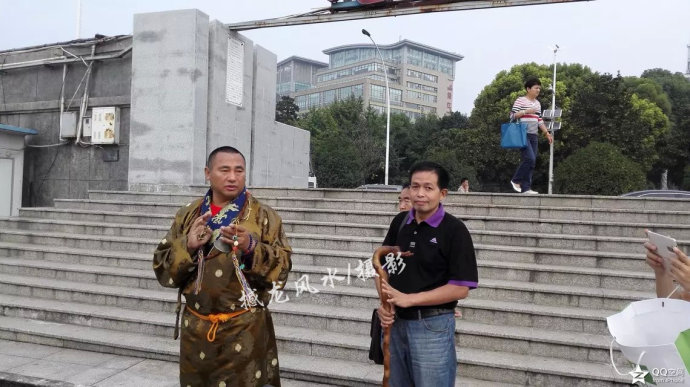 001EFHzpgy6VO53SbMXe7&690