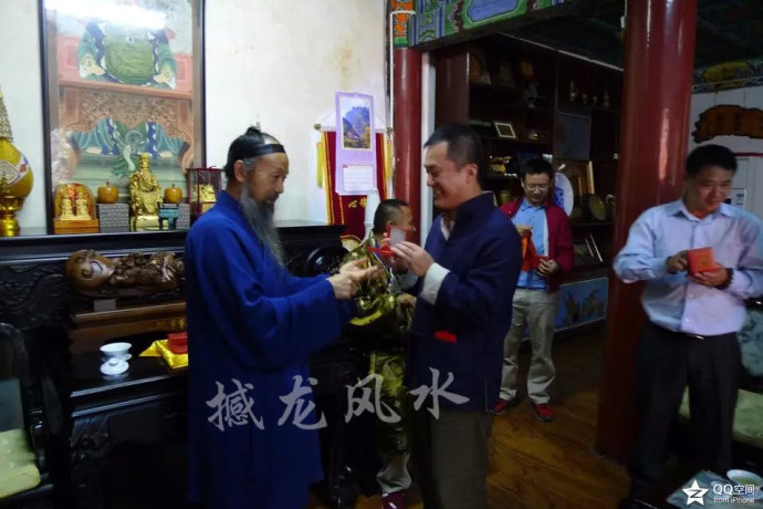 001EFHzpgy6VGizMAFefc&690