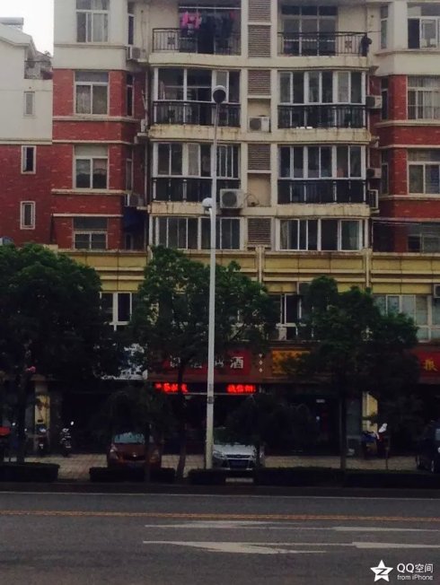 001EFHzpgy6V3PAzswv57&690