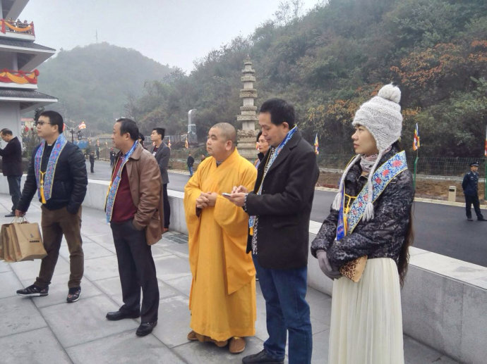 001EFHzpgy6WZuL8gyOde