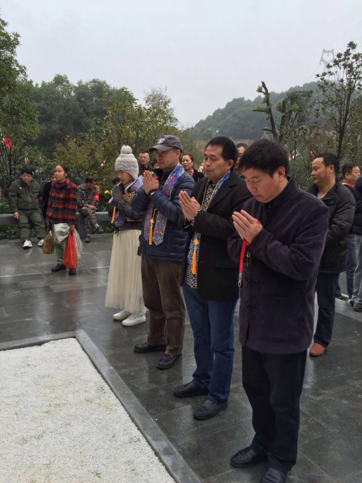 001EFHzpgy6WZuKRrZF13