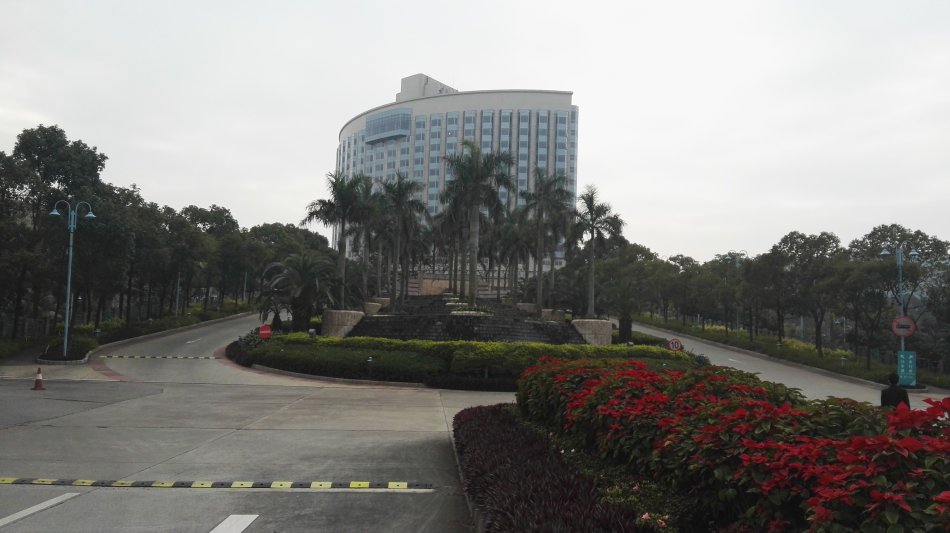 001EFHzpgy6YcVb36U323