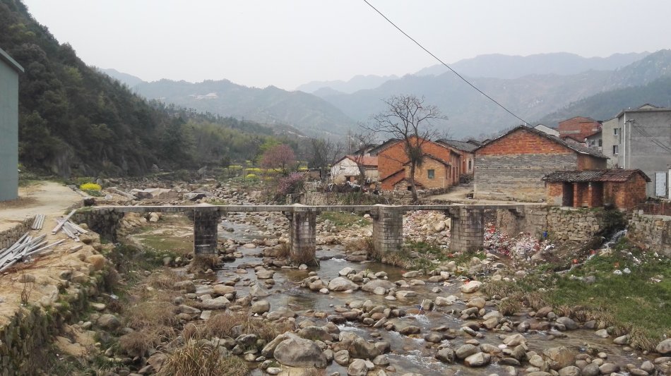 001EFHzpgy70jZjNBedcd