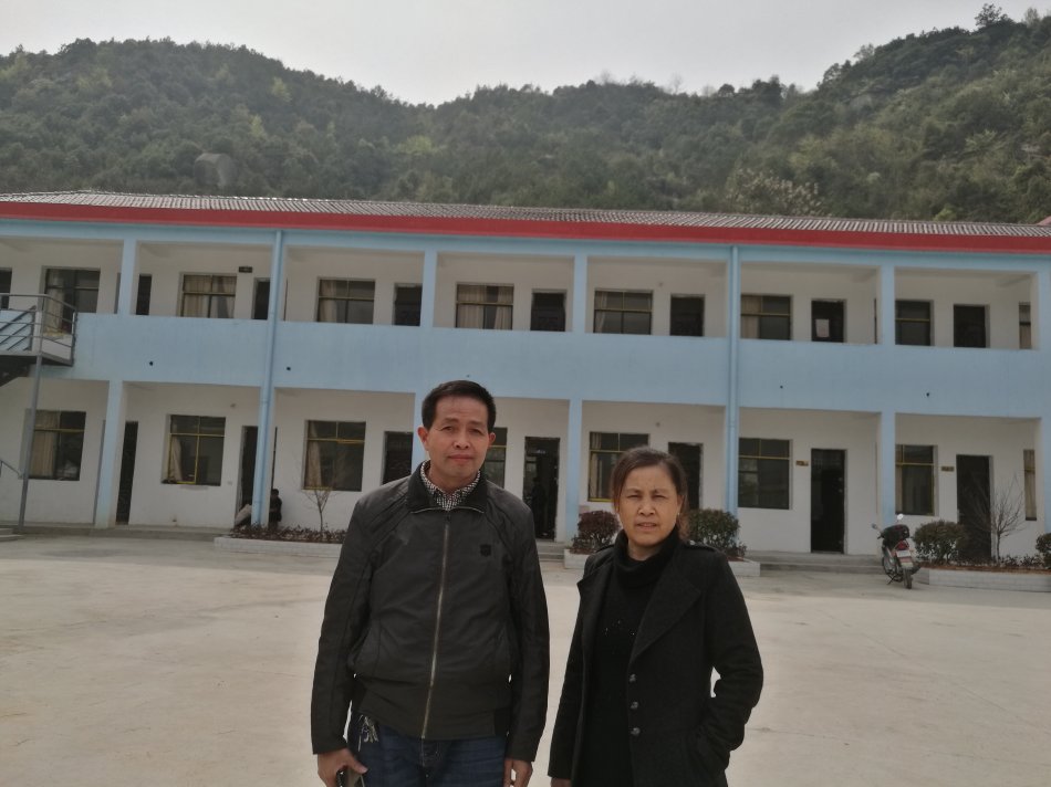 001EFHzpgy70jZladlSa0