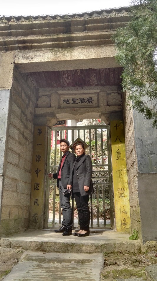 001EFHzpgy70jZoXnuo80