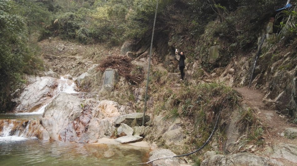 001EFHzpgy70jZqyCXDb9