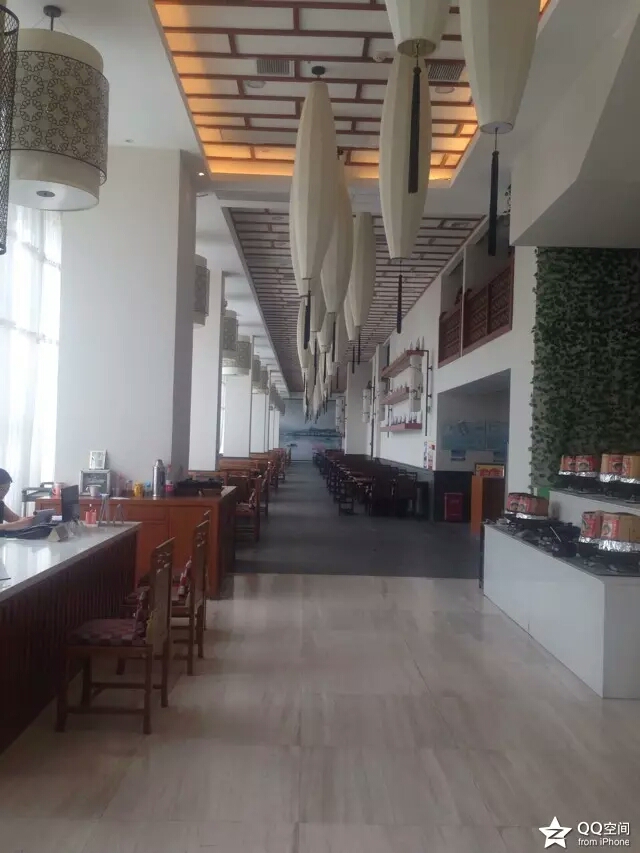 001EFHzpzy70uaIBqBq50