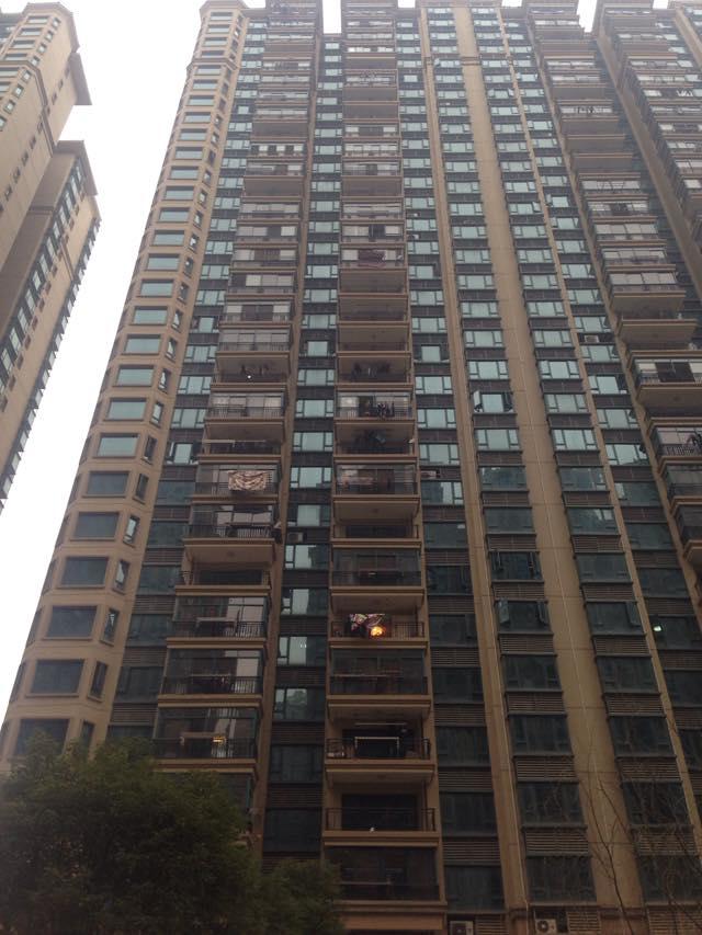 001EFHzpzy70E7cqXx802