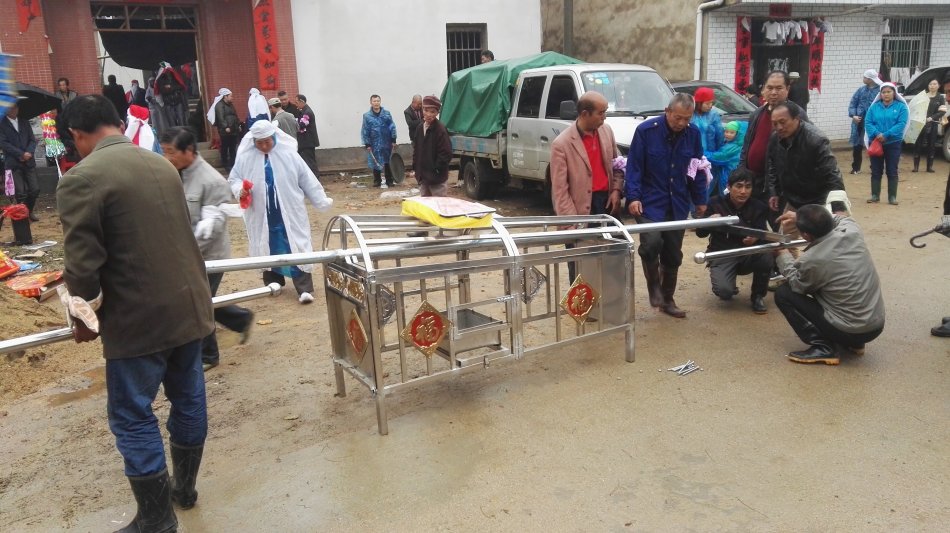 001EFHzpgy70Hmr4fUt79