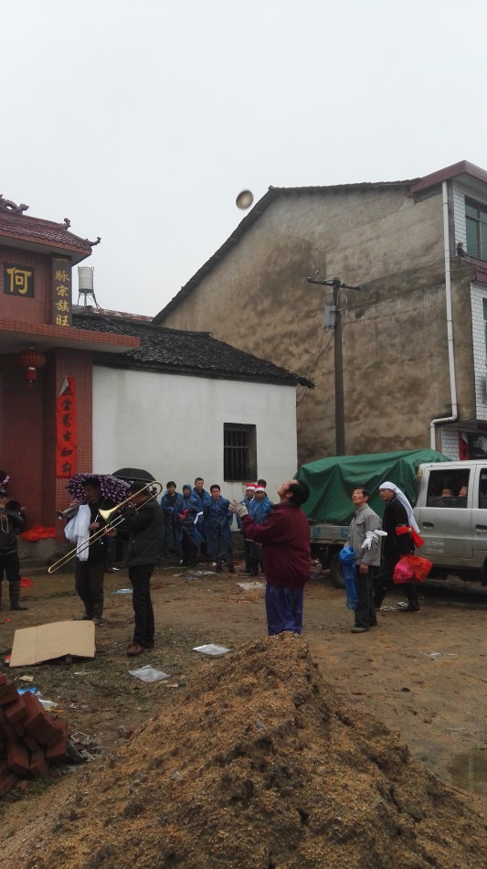 001EFHzpgy70HmsuJ7X71