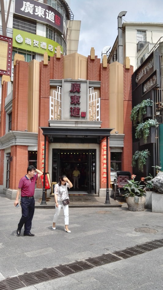 001EFHzpgy71BIzhLdRff