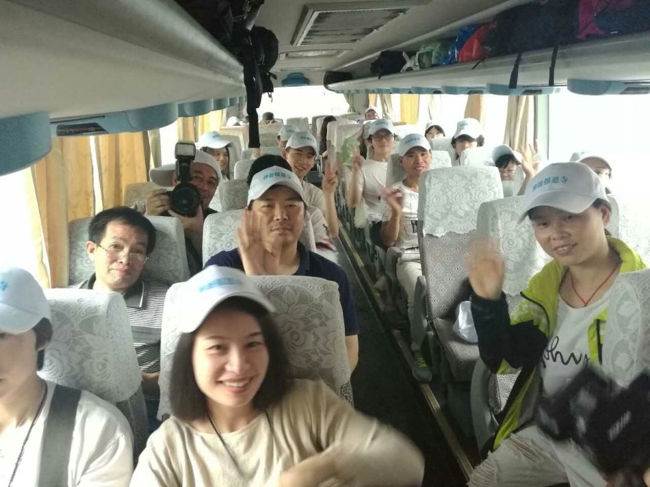 001EFHzpzy72YXV8bOd45