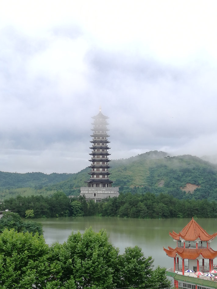 001EFHzpzy72YXVPrak84