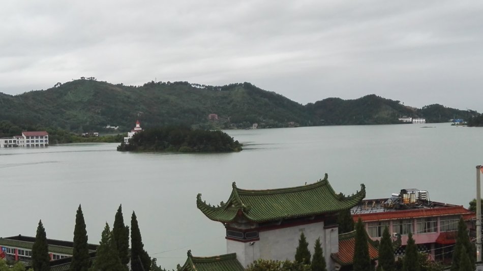 001EFHzpzy72YXWMZaH4b