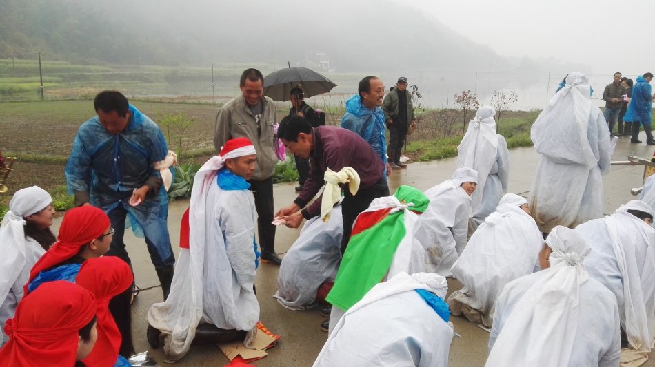 001EFHzpzy73EmXockKe6