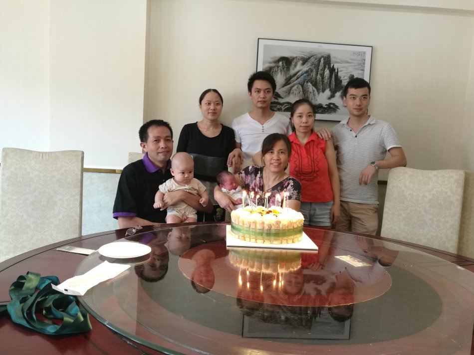 001EFHzpzy75at7OGxS1c