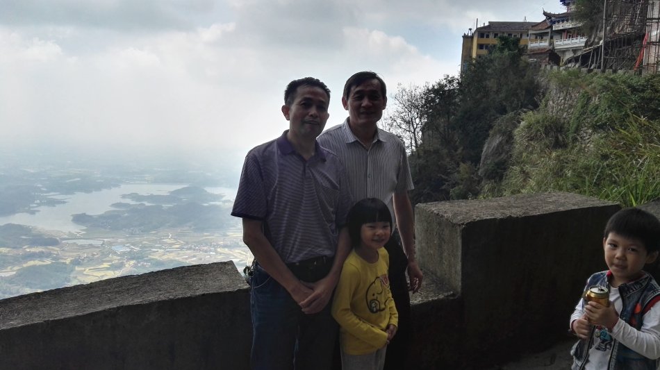 001EFHzpzy75pc1V1Zw72