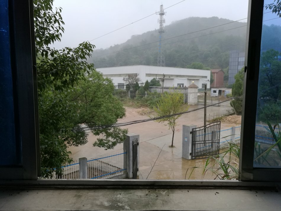 001EFHzpzy76hERcqpNd7